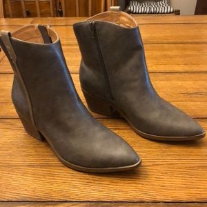 NEW Target Universal Thread Ankle Bootie Boot pointed toe Gray  SZ 8.5 W…